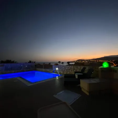 Loba With Private Pool * 科斯塔卡玛